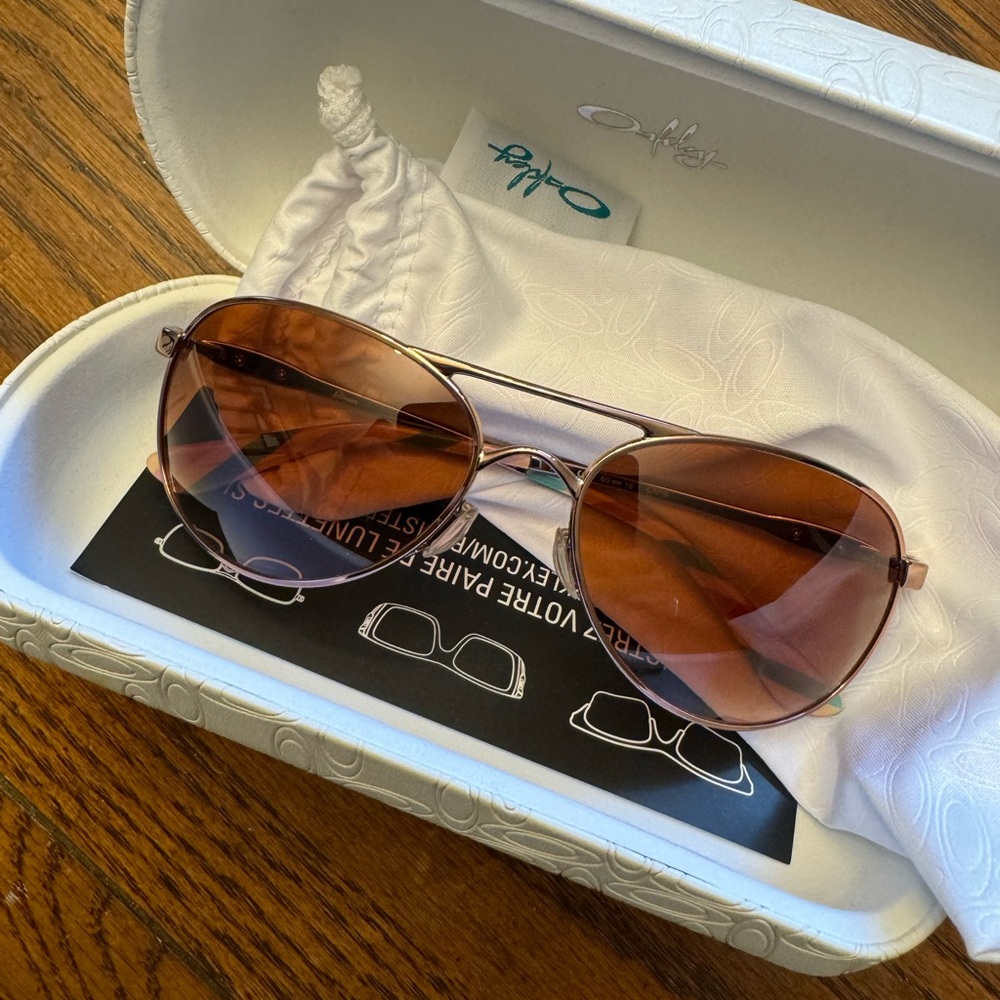 OAKLEY rose gold aviators